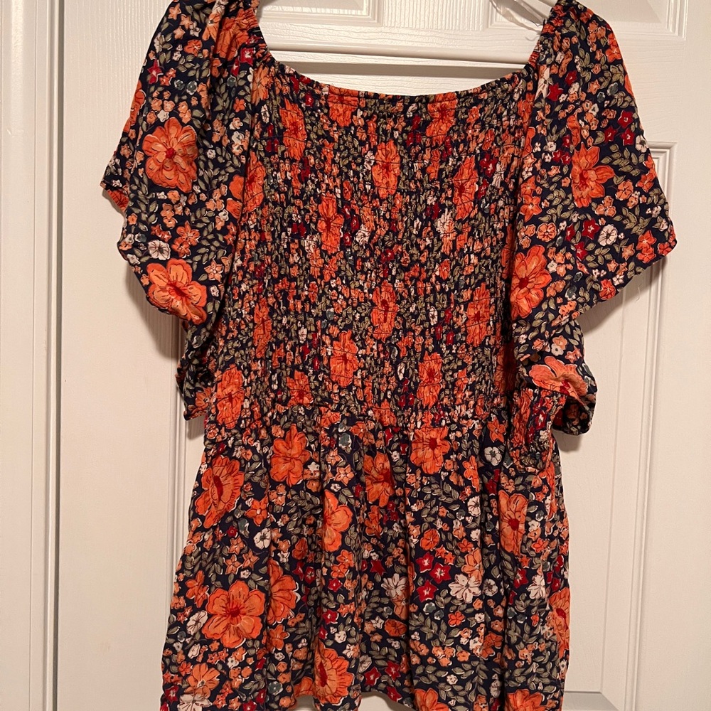 Plus Size Floral Peplum Women's Top - Picture 3 of 3